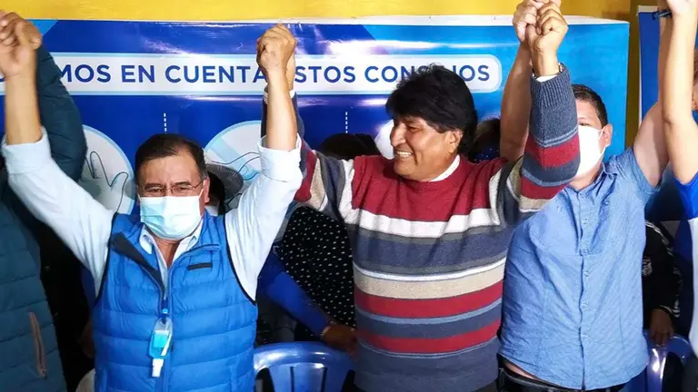 El candidato a la Gobernaci&oacute;n, Humberto S&aacute;nchez (d), junto al exmandatario (i). Dico Sol&iacute;s