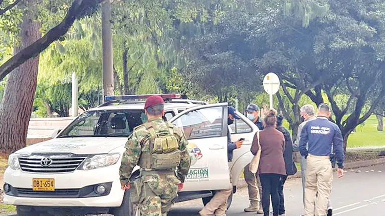 Efectivos del orden en Colombia detienen a la boliviana. MIGRACIÓN COLOMBIA