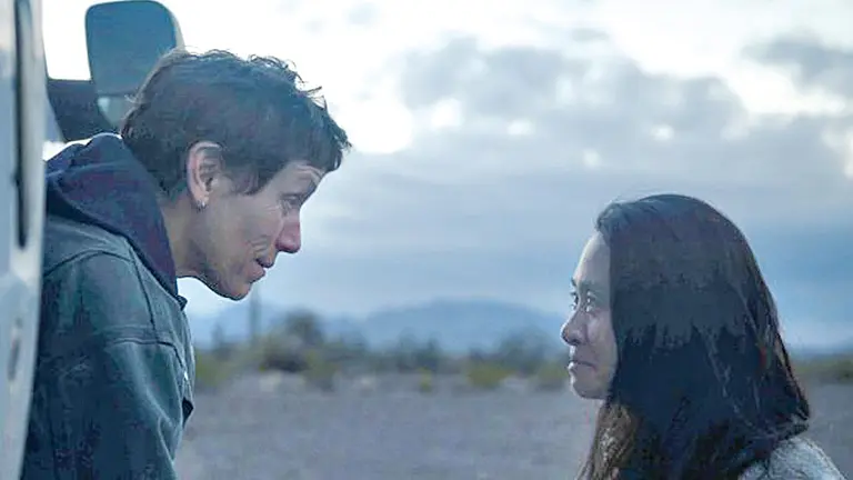 Frances Mcdormand y Chloé Zhao en el rodaje de Nomadland. DEADLINE