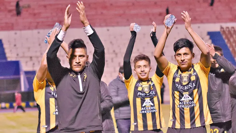 Los atigrados festejan el triunfo. APG