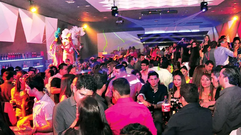 Un grupo de jóvenes en una discoteca de Cochabamba. ARCHIVO