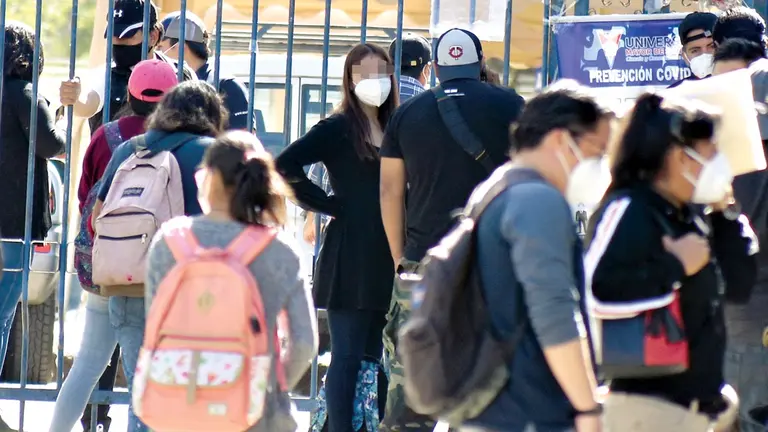 Un grupo de estudiantes de la UMSS. DICO SOLÍS
