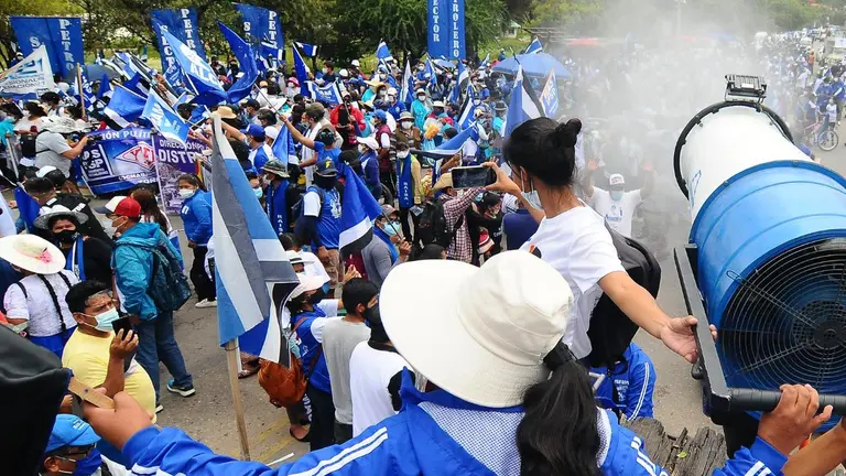 Militantes del Movimiento Al Socialismo (MAS) durante un acto de campaña en Cochabamba. Noé Portugal