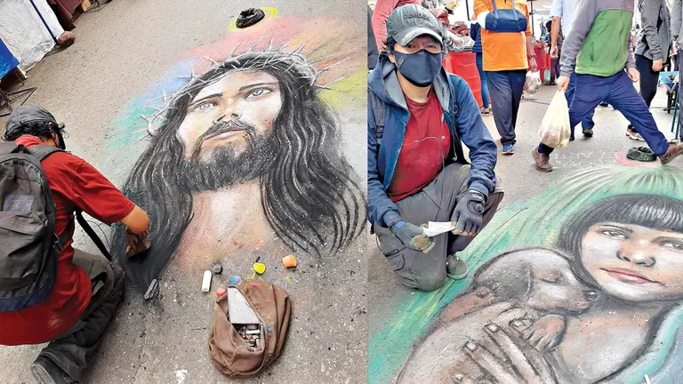 Marcos Torres dibuja el rostro de Jesús (i), diibujo de una niña (d), en la feria de Cala Cala. NOÉ PORTUGAL