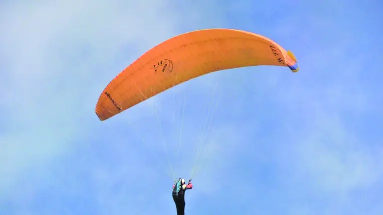Salto en parapente. GAMQ