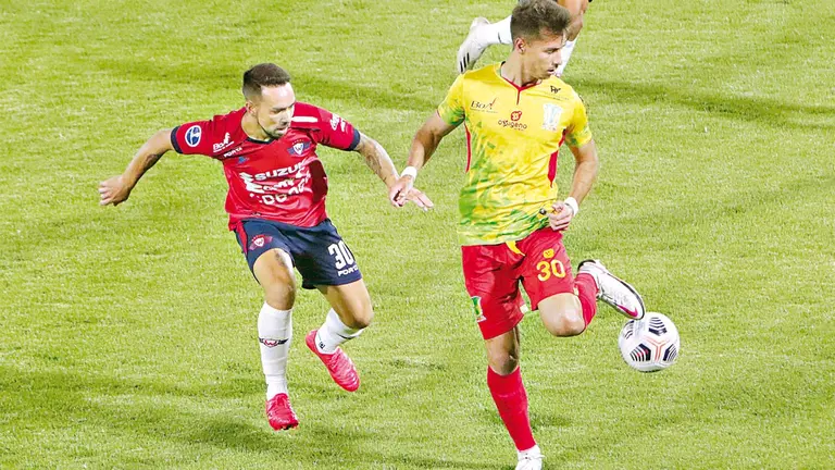 Una acción del partido entre Wilster y Palmaflor por la Sudamericana 2021. APG