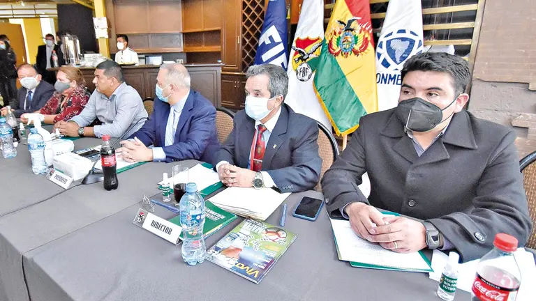 Comité Ejecutivo de la FBF, en reunión.  APG