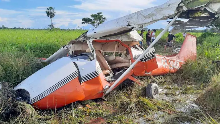 Avioneta se precipita a tierra en Beni a poco de haber despegado. RADIO PATUJÚ