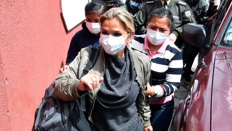 La expresidenta Jeanine Áñez al ser ingresada al penal de Obrajes el 26 de marzo de 2021 . ARCHIVO