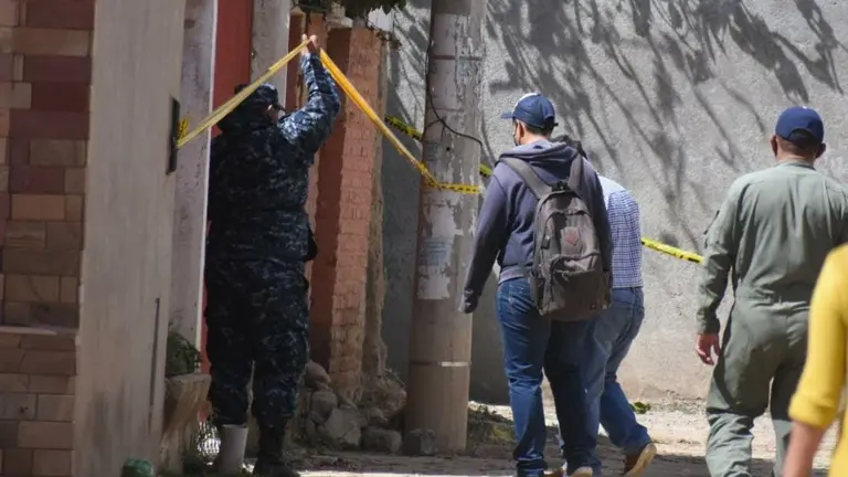 La inspeccion a la zona del accidente a&eacute;reo en Sacaba. DICO SOL&Iacute;S