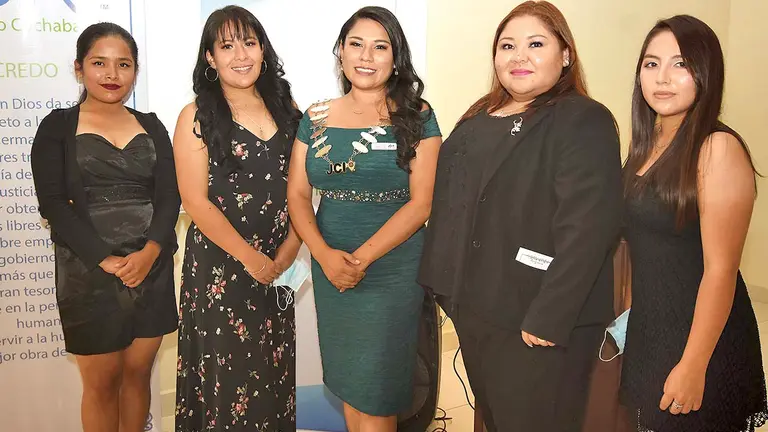 Noelia Mendo, Jessmin Selaya, Verónica Rodrí́guez, Melissa Linares y Cinthya Montecinos. NOÉ PORTUGAL