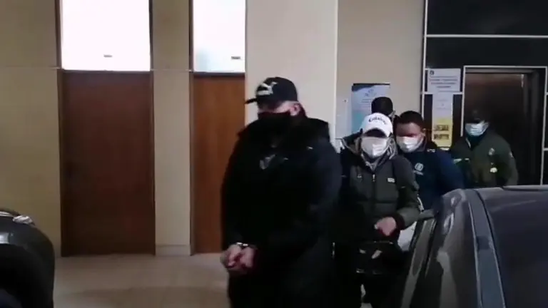 El l&iacute;der de la Resistencia Juvenil Cochala Yassir Molina luego de su audiencia en Sucre. Prensa Sucre