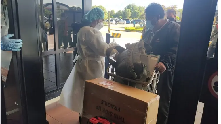 Las medidas de control que se aplican en el aeropuerto. Gobernaci&oacute;n