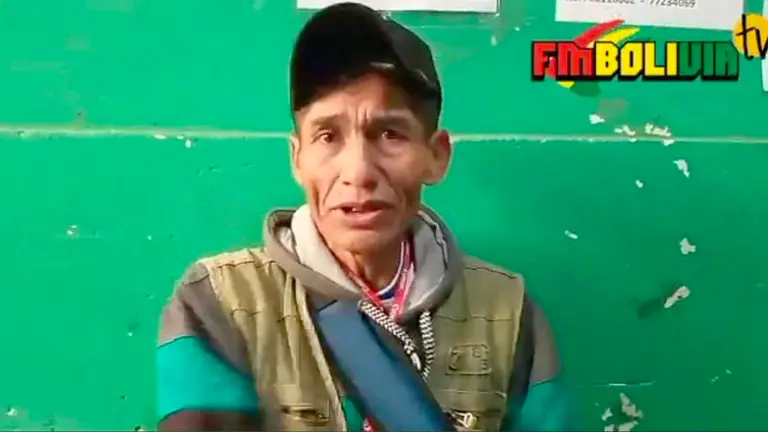 El corresponsal Franklin Guzmán Zambrana aparece en una entrevista en Radio FM Bolivia, horas después de su liberación. RADIO FM BOLIVIA