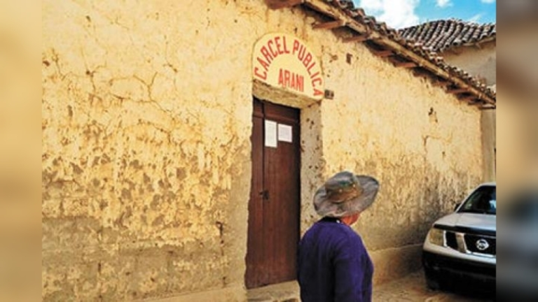 Fachada de la c&aacute;rcel de Arani, Cochabamba. OX&Iacute;GENO