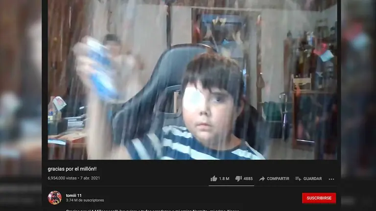 Captura del video de Tomiii 11 agradeciendo por el mill&oacute;n de suscriptores.