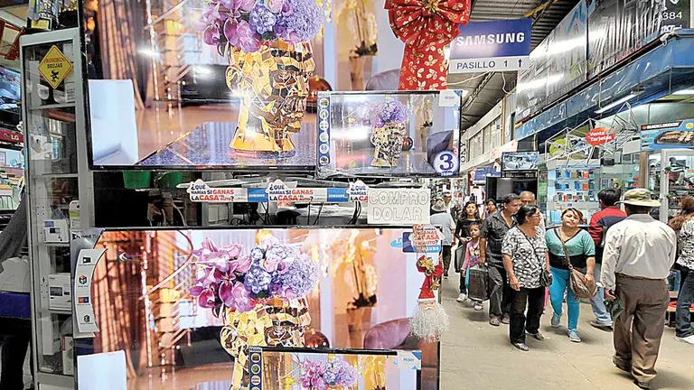 Unidades económicas  ofrecen sus productos y servicios en una feria. DICO SOLÍS