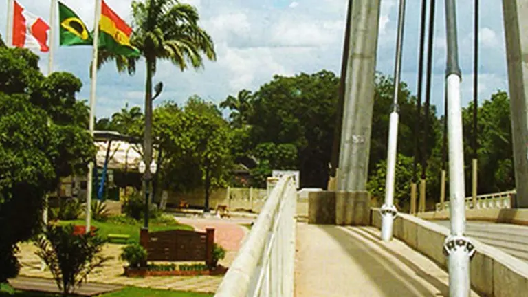 Puente internacional que une a las ciudades de Brasilea y Cobija. Foto: Educa.com.bo