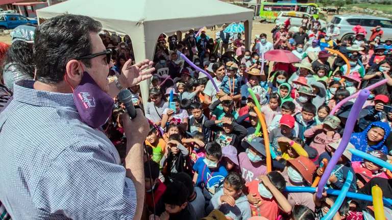 El alcalde electo Manfred Reyes Villa durante un acto por el Día del Niño, este lunes. SÚMATE
