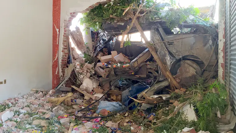 Una vista de la casa afectada tras el impacto de la volqueta. DICO SOLÍS
