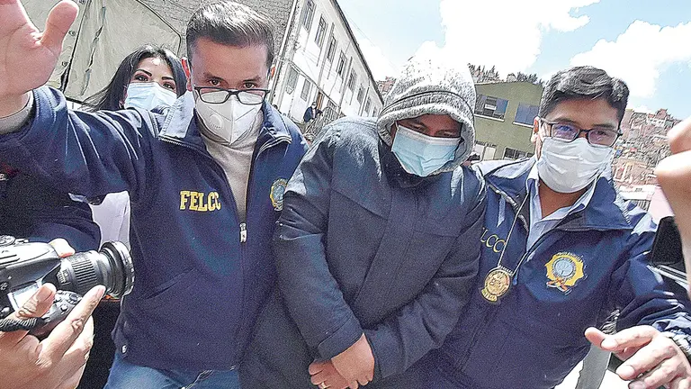 El exministro Edwin Characayo, cuando fue trasladado a celdas policiales. APG