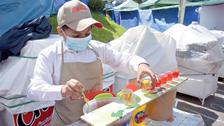 Productos y comida en miniatura. EFE