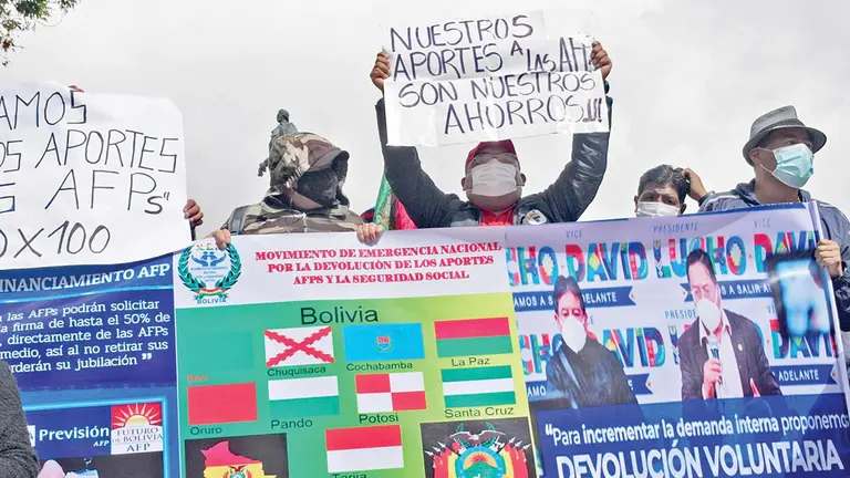 Un grupo movilizado en La Paz pide a las autoridades del MAS cumplir con su promesa electoral. APG