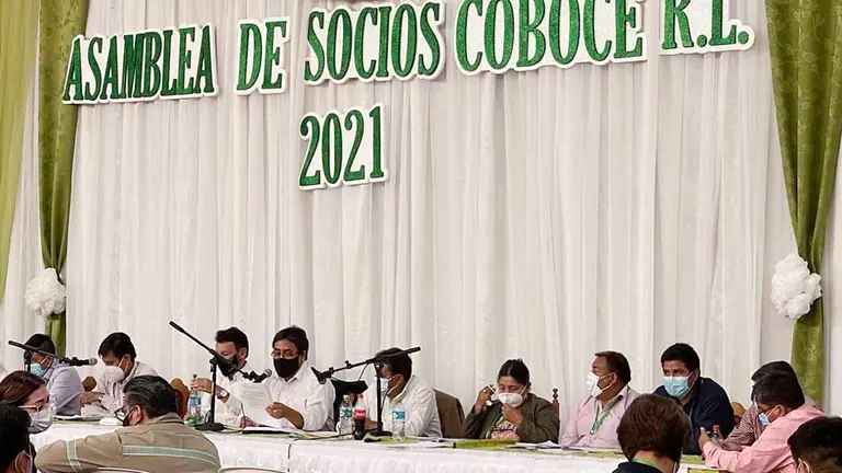 La asamblea de socios de COBOCE R.L., este lunes en Capinota. OPINIÓN
