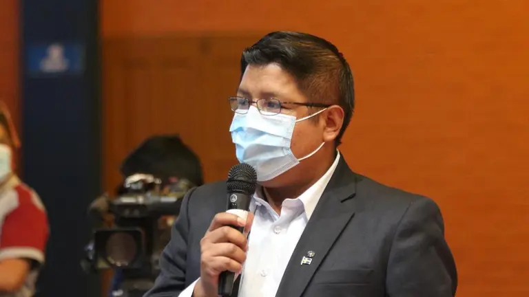 El doctor Yercin Mamani, durante una intervenci&oacute;n en el COED. Alejandro Orellana