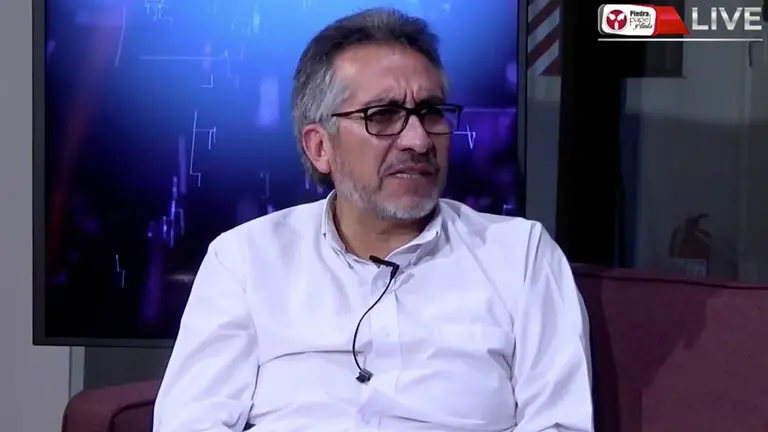 El exasambleista del MAS Gustavo Torrico. Captura del programa Piedra, papel y tinta de La Raz&oacute;n