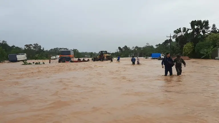 Deborde del r&iacute;o Cesarzama, en Chimor&eacute;. JHONNY RAPPU