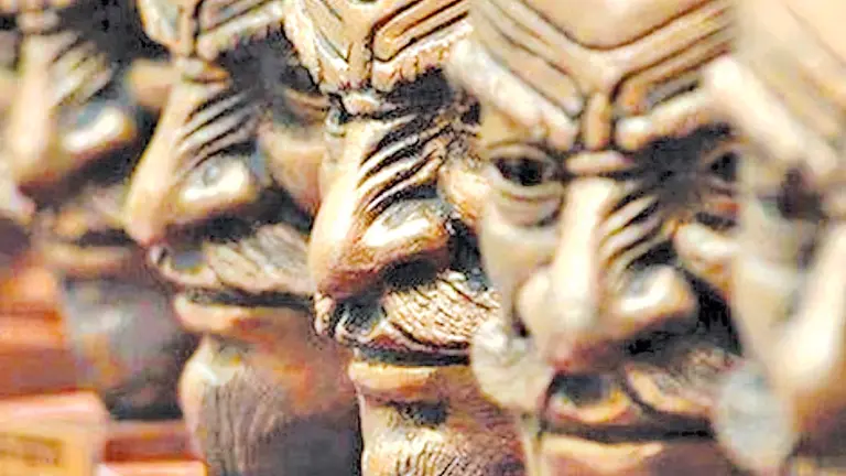 Detalle de las estatuillas del premio Eduardo Abaroa.            ARCHIVO