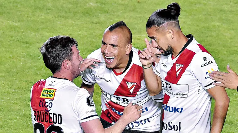 Jugadores de Always Ready motivados por el triunfo. APG