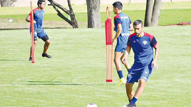 Los jugadores de Wilstermann realizan un entrenamiento. NOÉ PORTUGAL