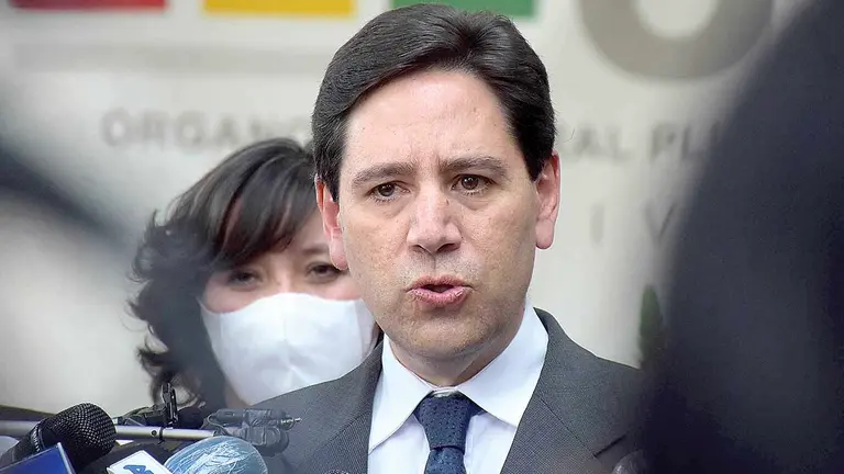El presidente del TSE, Salvador Romero, al anunciar su renuncia. APG