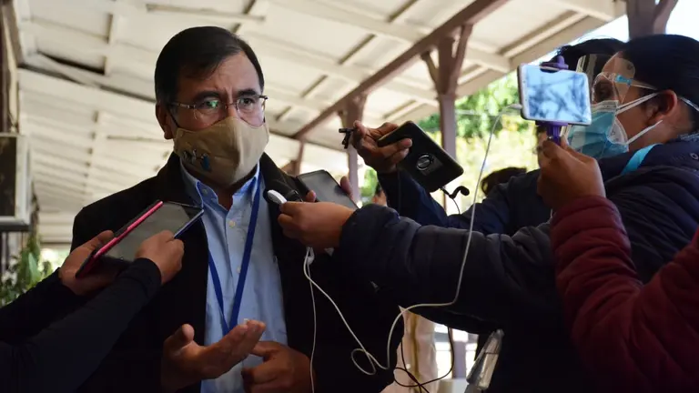 El gobernador de Cochabamba, Humberto Sánchez, durante una conferencia de prensa. GADC