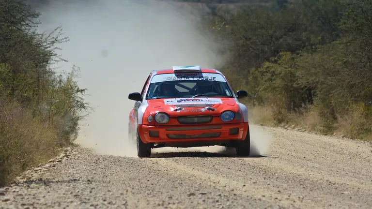 Una imagen de la competencia automovilística nacional que tuvo lugar en Tarija. APG