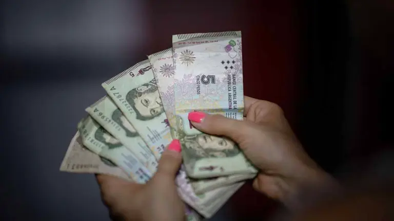 Imagenes de pesos argentinos. EFE