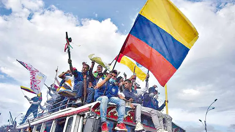 Manifestante durante las protestas de Cali, Colombia. EFE