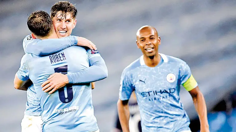 Los jugadores de Manchester City celebran. ARCHIVO