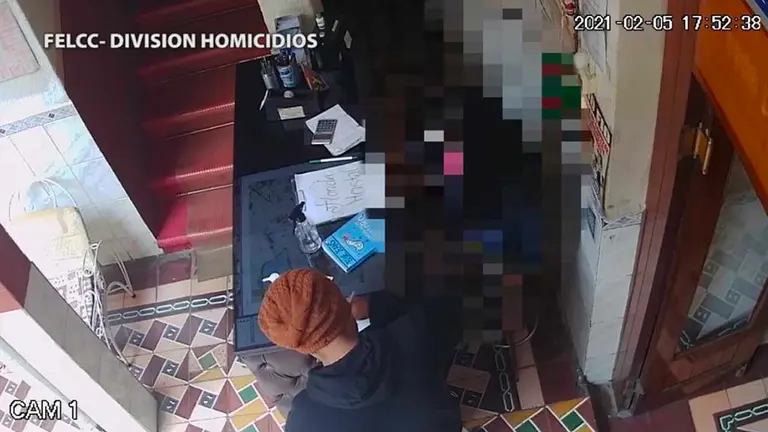 El presunto asesino de la joven trans es captado por las cámaras de seguridad. FELCC