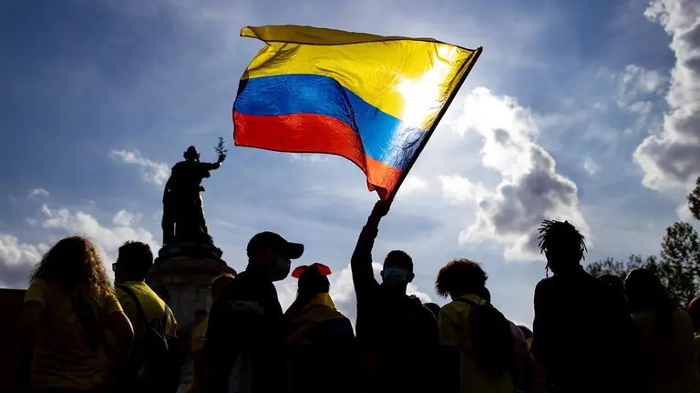 Muere un manifestante en ciudad colombiana tras disparos de supuestos civiles. EFE