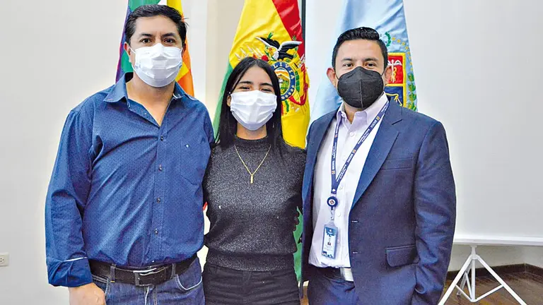 La viceministra de Deportes, Cielo Veizaga, junto al director del Sedede, Giovani Cossio (i) y Rodrigo Sánchez, director general de Formación Deportiva del Viceministerio.    Opinión