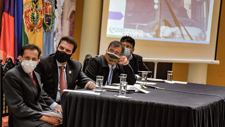Autoridades departamentales y municipales en reuni&oacute;n del COED.