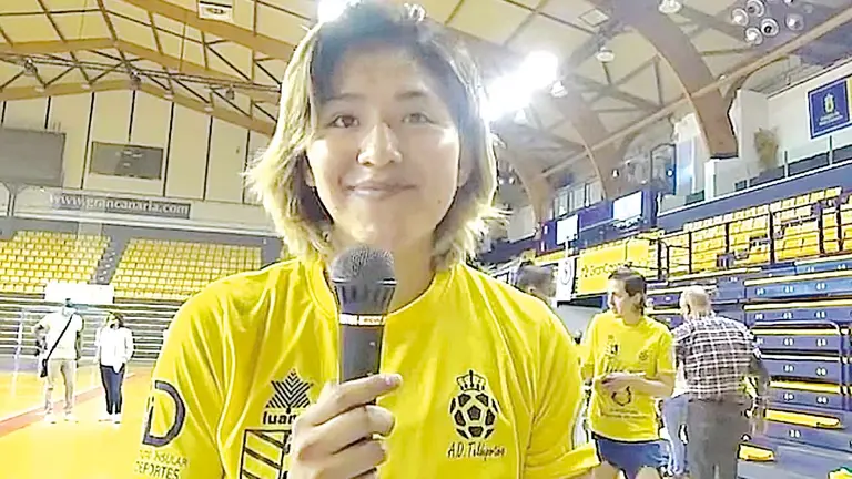 Karla Tikona habla con la prensa tras el triunfo. TELEDEPORTIVO