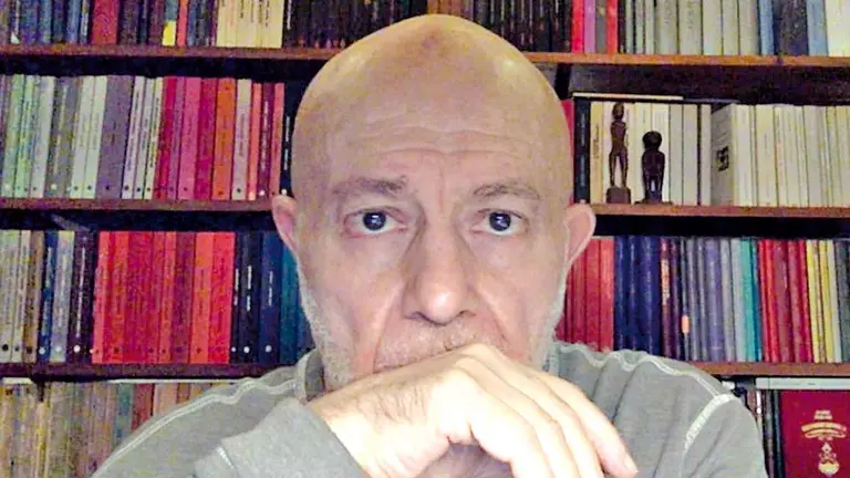 El poeta, sacerdote y ensayista argentino Hugo Mújica, invitado de hoy.  ARCHIVO