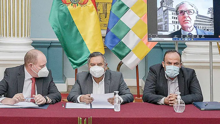 Autoridades del Gobierno de Bolivia en la reunión vía telemática.  APG