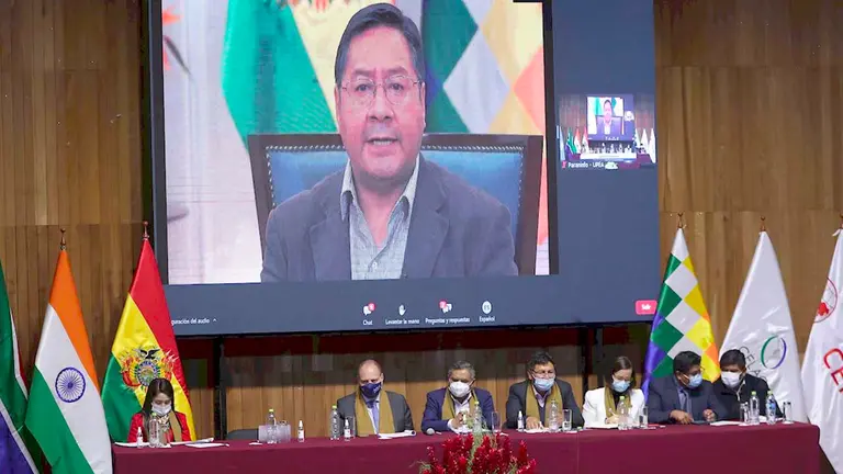 El presidente de Bolivia, Luis Arce, participa de forma telem&aacute;tica en el foro "Liberaci&oacute;n de las patentes y consideraciones de propiedad intelectual en el contexto de la COVID-19", hoy en El Alto. EFE