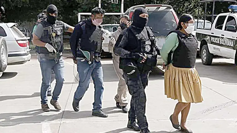 Los procesados por el asesinato de Celso, el joven que fue enterrado vivo en Chalviri, Sacaba. APG
