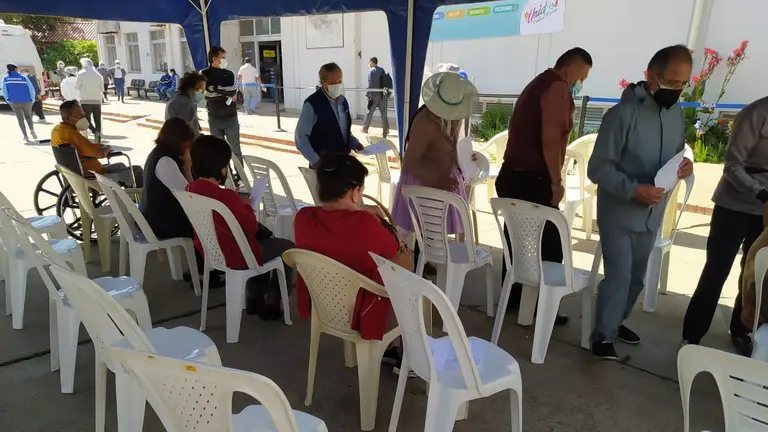 Pocas personas personas participan de la vacunaci&oacute;n en Cochabamba. (Dico Sol&iacute;s)